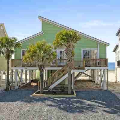 Ocean Front Property - Steps to the Beach with Spring specials Hotel Exterior