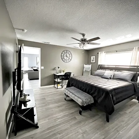 New! 4-bedroom/Pool/Jacuzzi/ PGA Top Golf Course