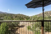 Private Getaway w/ River & Mountain Views - Vuoristonäköala