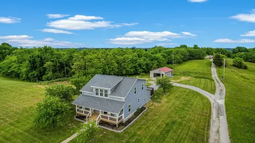 Bourbon Trail Near Buffalo Trace-Hot Tub, Fire Pit, BBQ Grill - Homestays