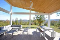 Lost River Solar - Modern 4Br+Lofts. Hot Tub w/Epic Views! Swim + Fish Pond! - 4-Star