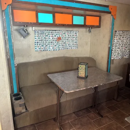 Tiny travel trailer with enough room to relax after hitting the nearby springs. Отели в г. Дикси
