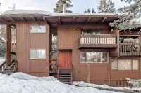 Awesome Mammoth Condo in Ideal Location near Slopes & Adventure - Swimmingpools