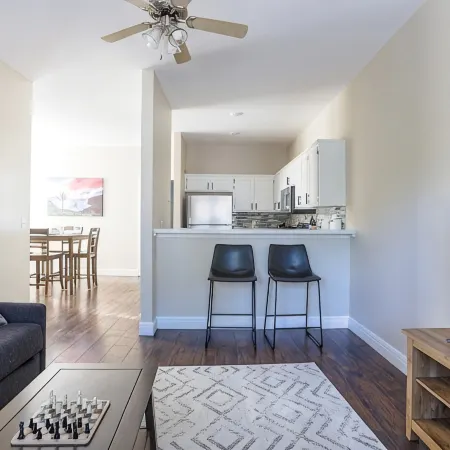 Olathe Sleeping Beauty 3Bdr and 2 Baths. Long Stay