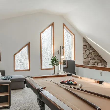 Pocono Lake Chalet w/Hot Tub, Pool Table, & Fire Pit. Pet friendly!
