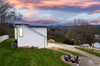 Mon Trèsor, Mountain Views with hot tub and deck