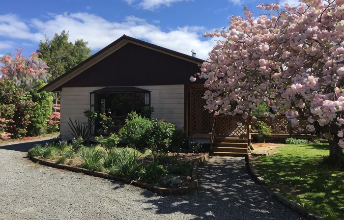 Chris's Cabin | Private Garden, Large Deck | Sleeps 8 in Greytown