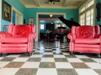 Historic Charm- Modern Amenities Downtown Brownsville. Close to SPI, Space X - 4-Star