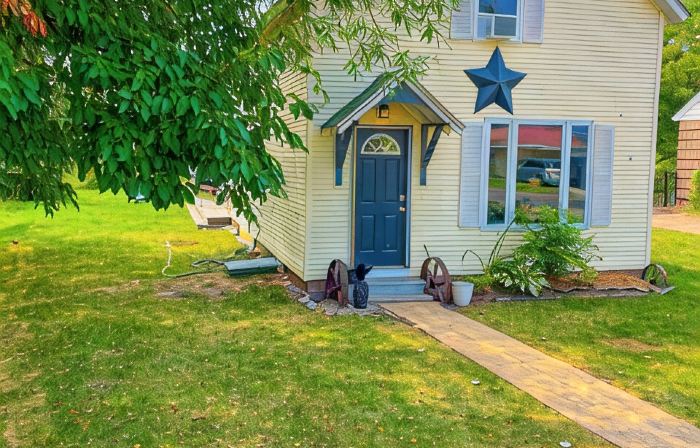 Lake Superior Stay - Fire Pit Patio - Pet Friendly
