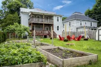Spacious home steps from Main St and Shenandoah NP with firepit & large backyard