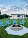 Cozy cottage w/sunset views + quick walk to a private beach (dog friendly - 4-Star