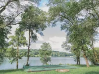 Tiny Home at Camp Mahanaim - New Paris, OH   -  Private Lake Hotéis em Preble County
