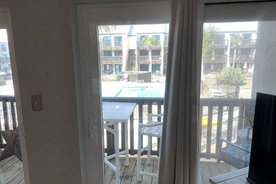 Photo 4 of 6