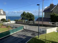 Apartment sea view & feet in the water - Homestays