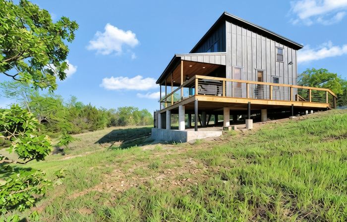 Brand New! Lofted Lookout - gorgeous views near Turner Falls