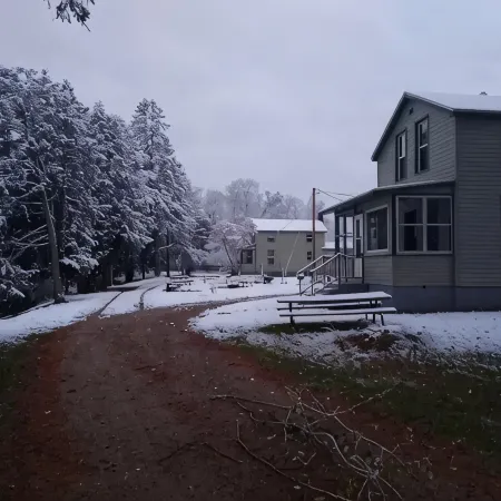 3-bedroom home on the river 10 min. from town also have identical1817617 ID #