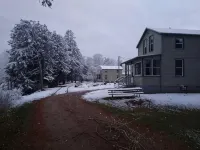 3-bedroom home on the river 10 min. from town also have identical1817617 ID # - 3-Star