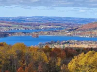Charming Waneta Lake Front Cottage! Kayaks! Wine Country Flx Hoteles en Tyrone