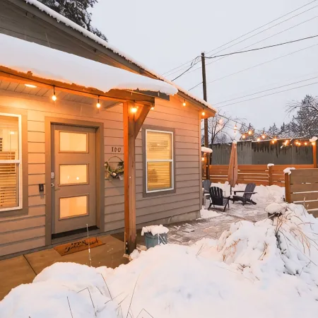 Close, Cute, and Clean! - Hot Tub/Firepit/Bikes/Floats