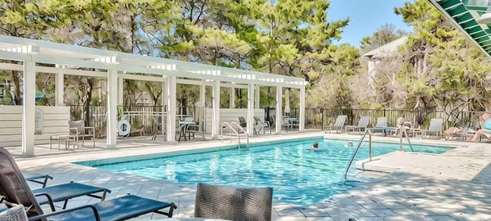 30A Beach Bungalow in Inlet: Steps from Sea, Pool with Golf Cart & Cruiser Bikes Hoteles en Seacrest