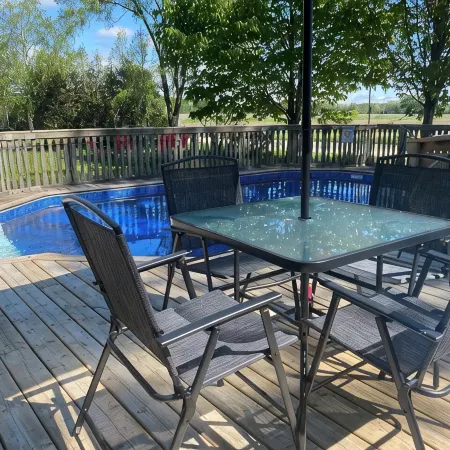 Cozy Bayfield Retreat • Pool & Hot Tub • 15min to Grand Bend • Lake Huron Nearby