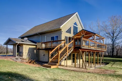 Private - 7 bed 3 bath Lake Cabin +Hot Tub +Dock +2 Pedal Boats +2 canoes +Sauna - 샬레 호텔