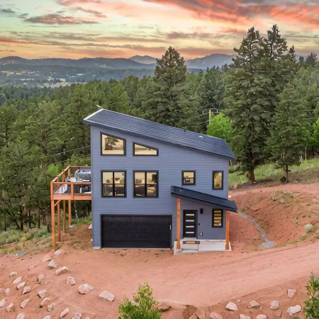 Mountain & Pond Views, Hot Tub, Loft+3BR, Stargazing, Kid + Dog Friendly