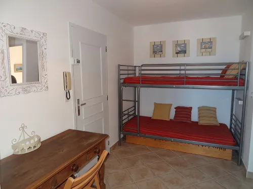 Collioure: beautiful apartment classified , quiet, swimming pool, garden, private parking