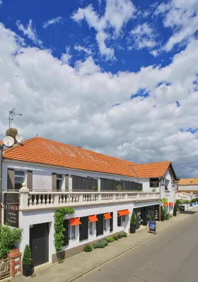 Logis Hôtel la Chaize - Uima-altaat