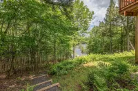 Beautiful year round home on Sebec Lake - Homestays
