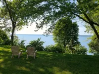 Charming vacation cottage since 1930 with a spectacular view of Lake Erie - Hot Tub