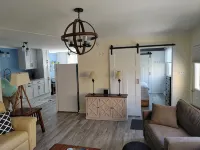 Cozy Cottage with stunning views of Stover's Cove.