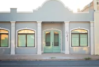 'Green Door' Downtown Loft - 4-Star