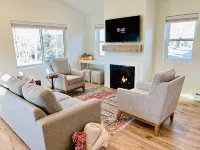 NEW Listing! NEW Build! Condo is 1-block walk to restaurants, shopping, concerts - 피트니스 시설