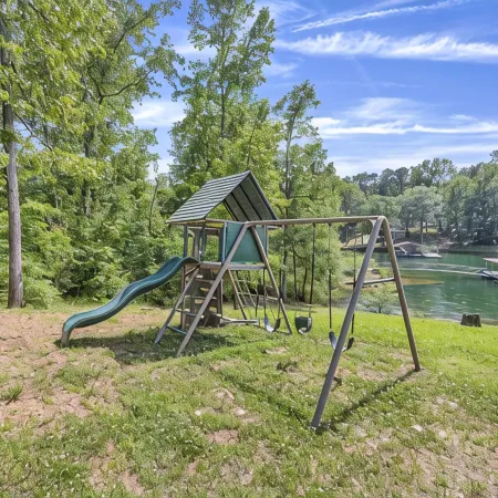 No Steps, Game Room, Canoe & Kayaks, Dock, All Paved Roads! 10 Min to 2 Marinas!