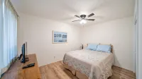 Entire 1500 sqft 2bed 2bath access to the pool don't be cramped in a room! - Wifi