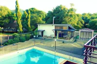 Cerca Parola Beach Resort - プール