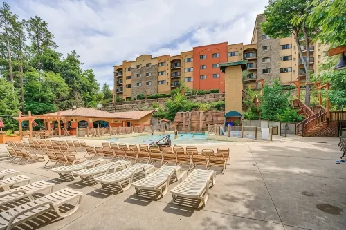 Riverfront Getaway - Mins to Waterparks/Downtown - Private 1st Floor Porches - 무료 와이파이