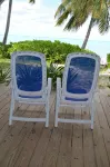 Beachfront one bedroom studio with full kitchen, covered porch and open deck. - Wi-Fi