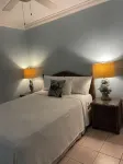 Ground Floor 1 Bedroom Pool, Hot Tub Private Beach Wifi Sleeps 3