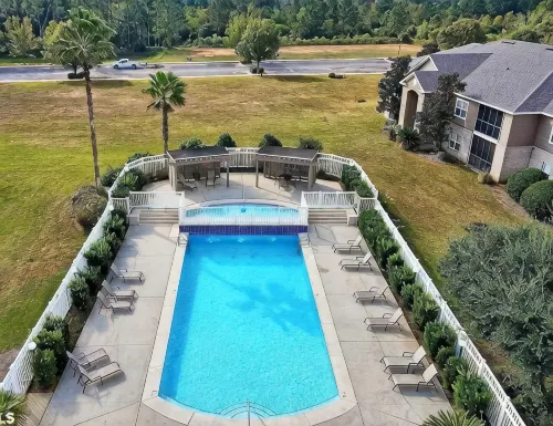 Very Nice & Lovely 3 Bed, 2 Bath Condo 1st Floor, Community Pool, Quiet Area.