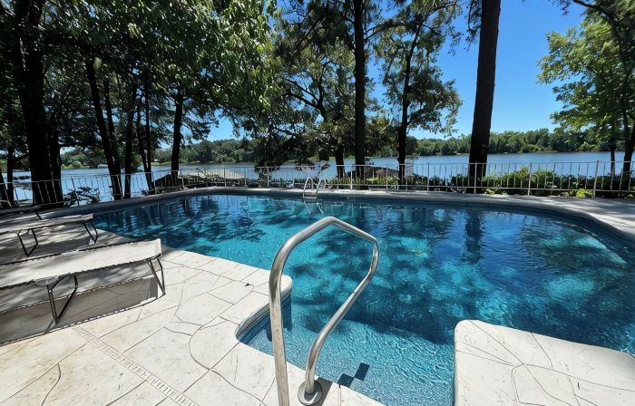 The Hap Haven- a Charming Lakefront Retreat in East Texas - Perfect Getaway!