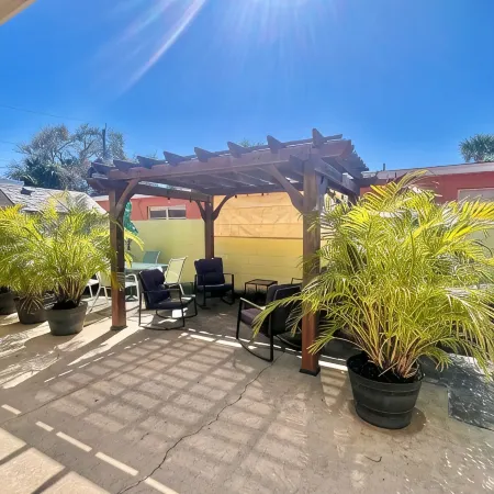 Fiesta Flamingo Cottage Blocks to Beach & River ~ Kayaks and Bikes Provided!