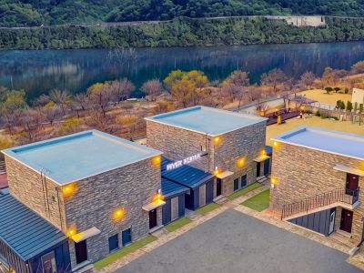 Chuncheon (Namiseom) River North Pool Villa