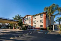 Super 8 by Wyndham Gilroy