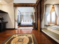 Shinnabhura Historic Boutique Hotel Hotels near Chan Palace