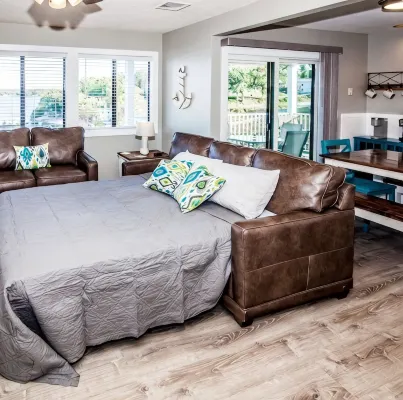 Top Rated, Waterfront Condo at 19MM Amazing Views! Prime Location! Boat Slip! - 3-نجوم