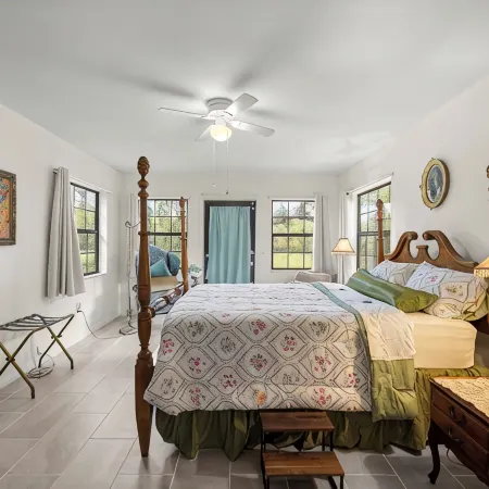 Minutes from Kayaking, Paddleboarding, Natural Springs, and Cedar Key Beach.