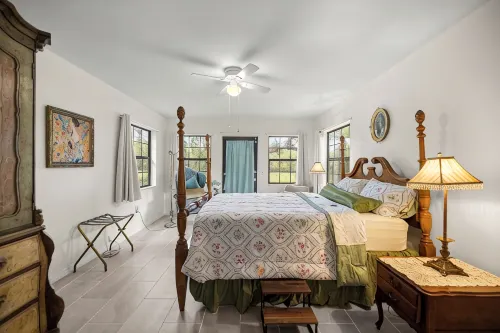Minutes from Kayaking, Paddleboarding, Natural Springs, and Cedar Key Beach. - Wifi