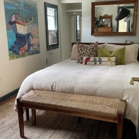 Cozy 2br cottage with firepit, long lake views, lake access and shady/sunny dock